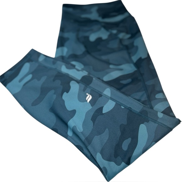 Fabletics Women’s PowerHold Leggings Blue Camo Print Size XL - Picture 1 of 13